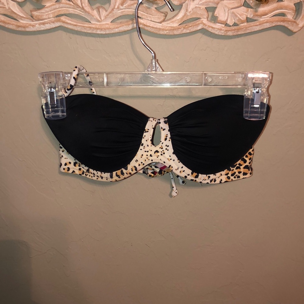 Victoria’s Secret bikini top